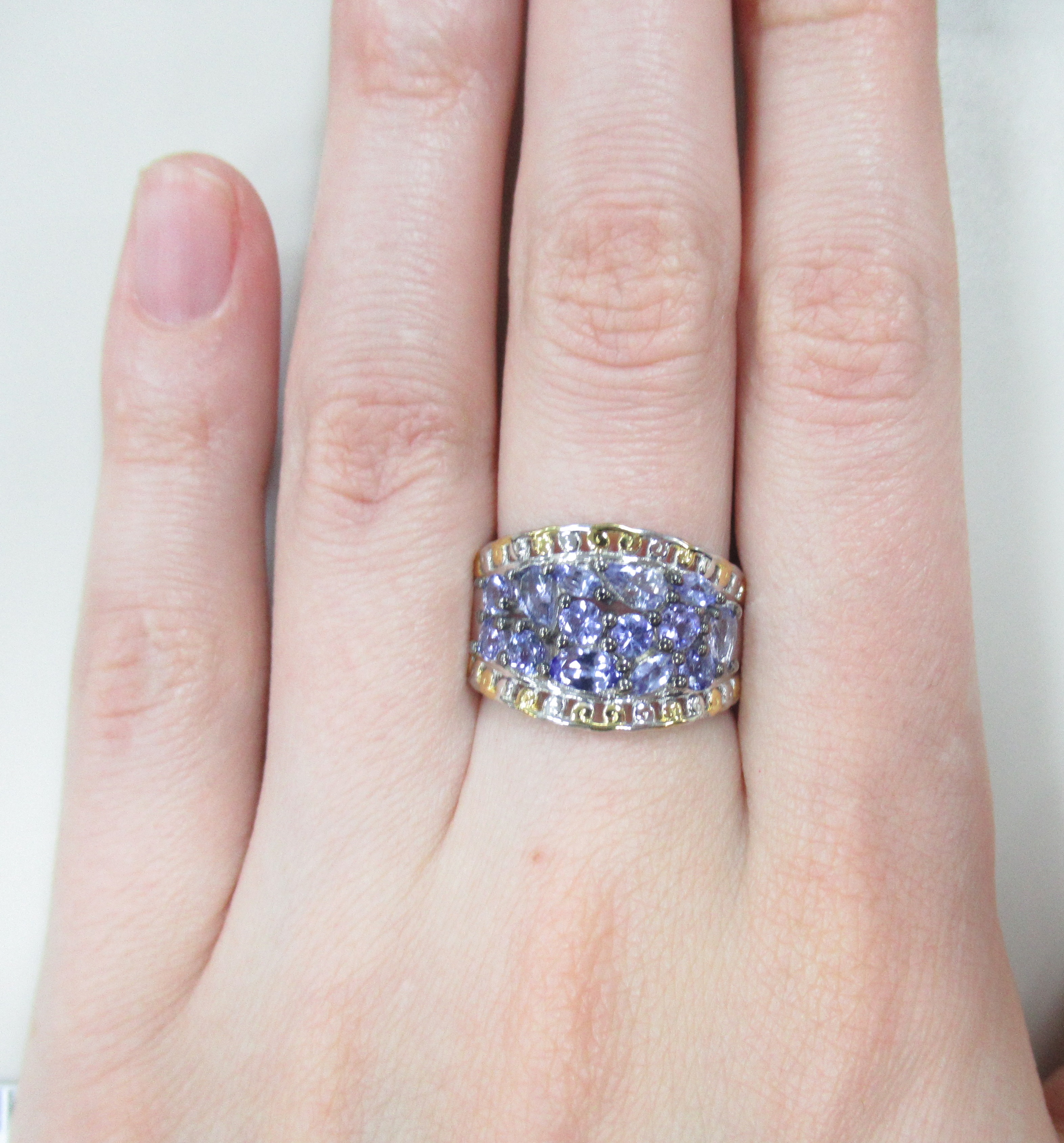 Серебряное кольцо с танзанитами